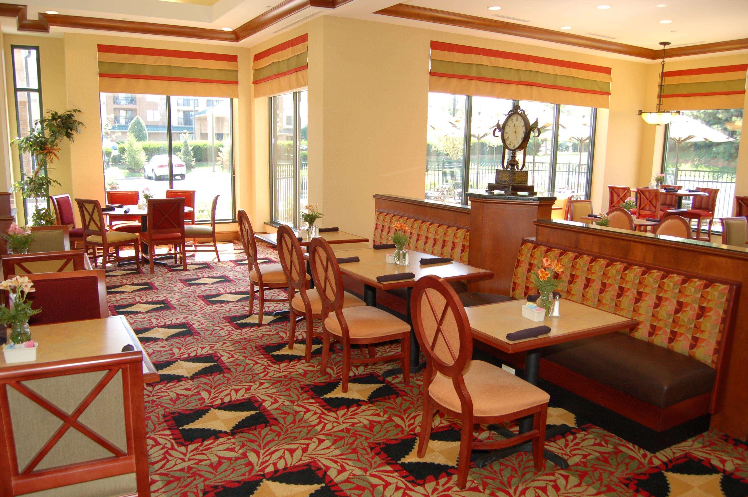 Hilton Garden Inn Боулинг Грин Ресторан фото